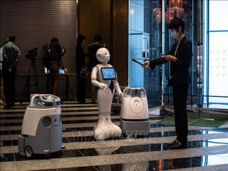 Nhật Bản dự tính sử dụng robot nhắc nhở người dân đeo khẩu trang